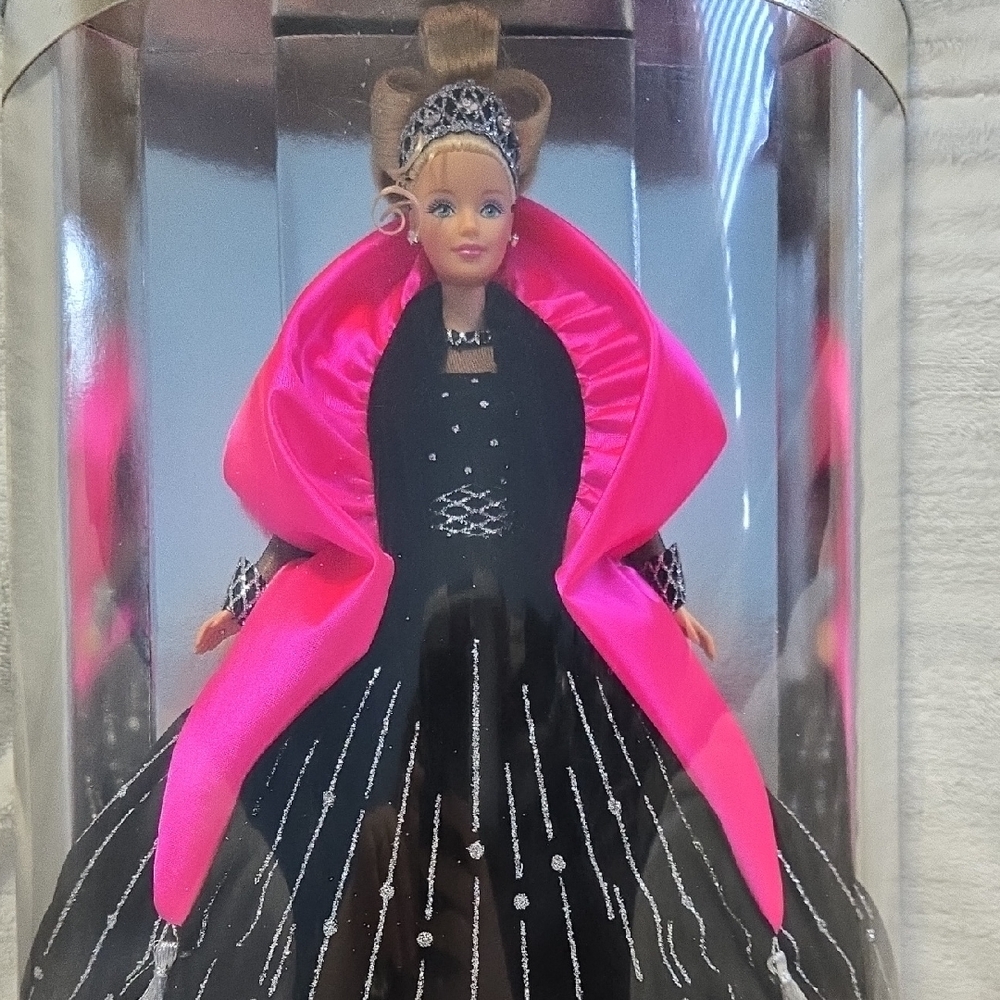 Vintage NIB- 1998 Holiday Barbie, Misprint Edition - Picture 9 of 12
